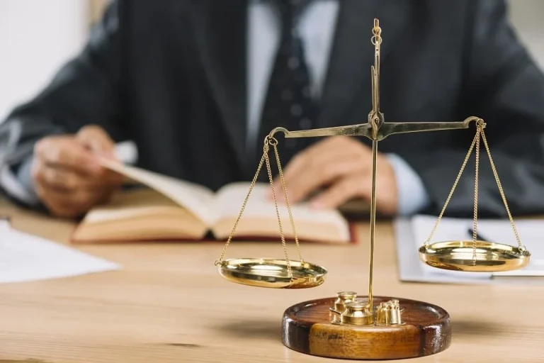 راهنمای گام به گام انتخاب بهترین وکیل