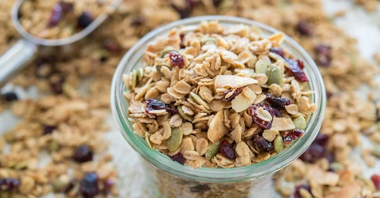 طرز تهیه گرانولا: صبحانه‌ای آسان و دلچسب برای تمام سنین