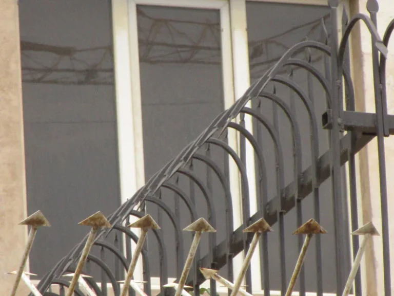 حفاظ روی دیوار چیست؟ و چه کاربردی دارد؟